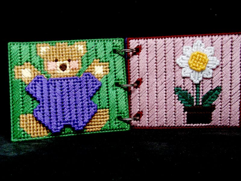 Ein Spielbuch Teddy und Blume mit Magneten