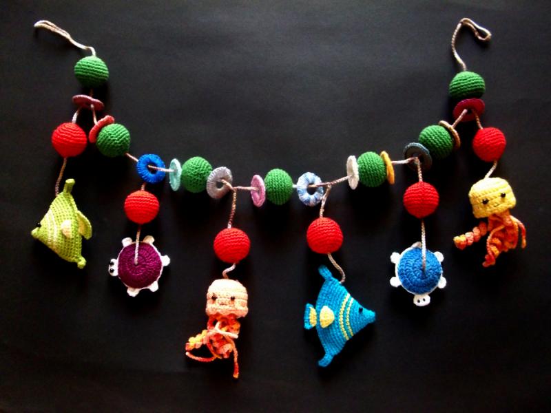 Kinderwagenkette gehäkelt mit Wassertieren