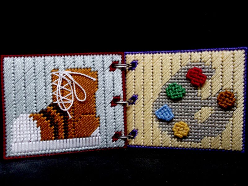 Ein Spielbuch Stiefel und Farbpalette gestickt mit Magneten