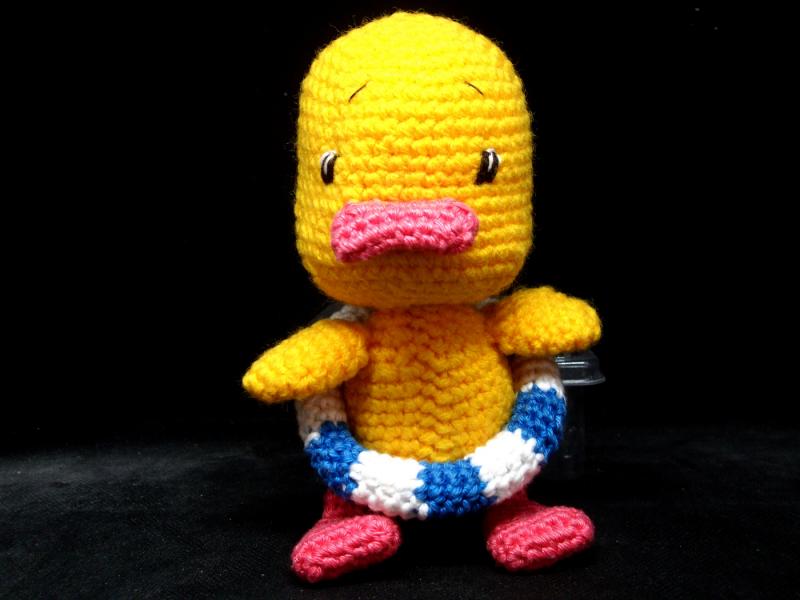 Amigurumi gehäkelte Ente mit Schwimmring