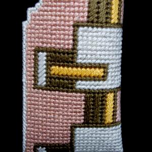 Brillenetui gestickt in Plastik canvas , abstrakte Kunst