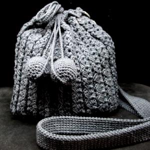 gehäkelte Handtasche als Beutel mit Taschenbaumler