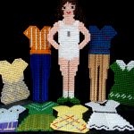 Anziehpuppe Betty mit 8 Kleidungsstücken in Plastik canvas